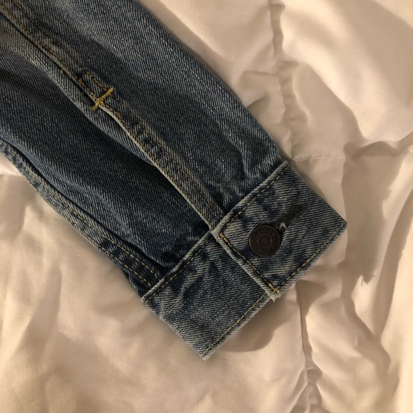 VINTAGE Levi’s Denim Jacket - Picture 5 of 5